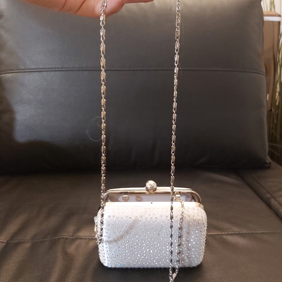 Evening clutch with pave diamonds - Picture 6 of 9
